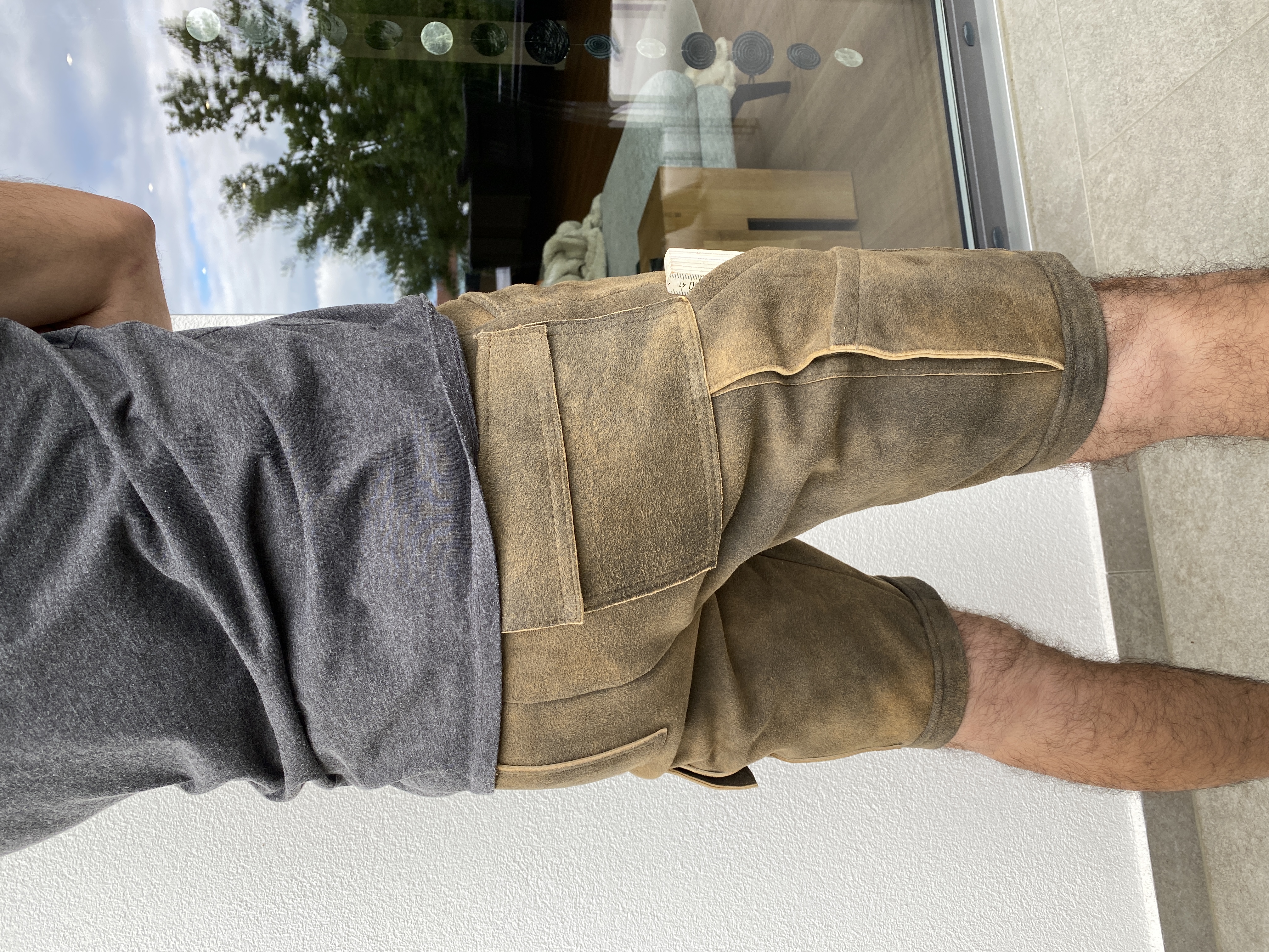 Identität am Arbeitsplatz mit der Arbeitslederhose von Rohn Moden