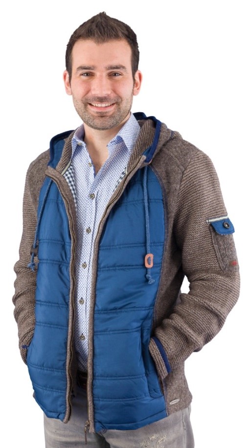 Sportliches Trachtenoutfit mit Jeans und Trachtenhemd