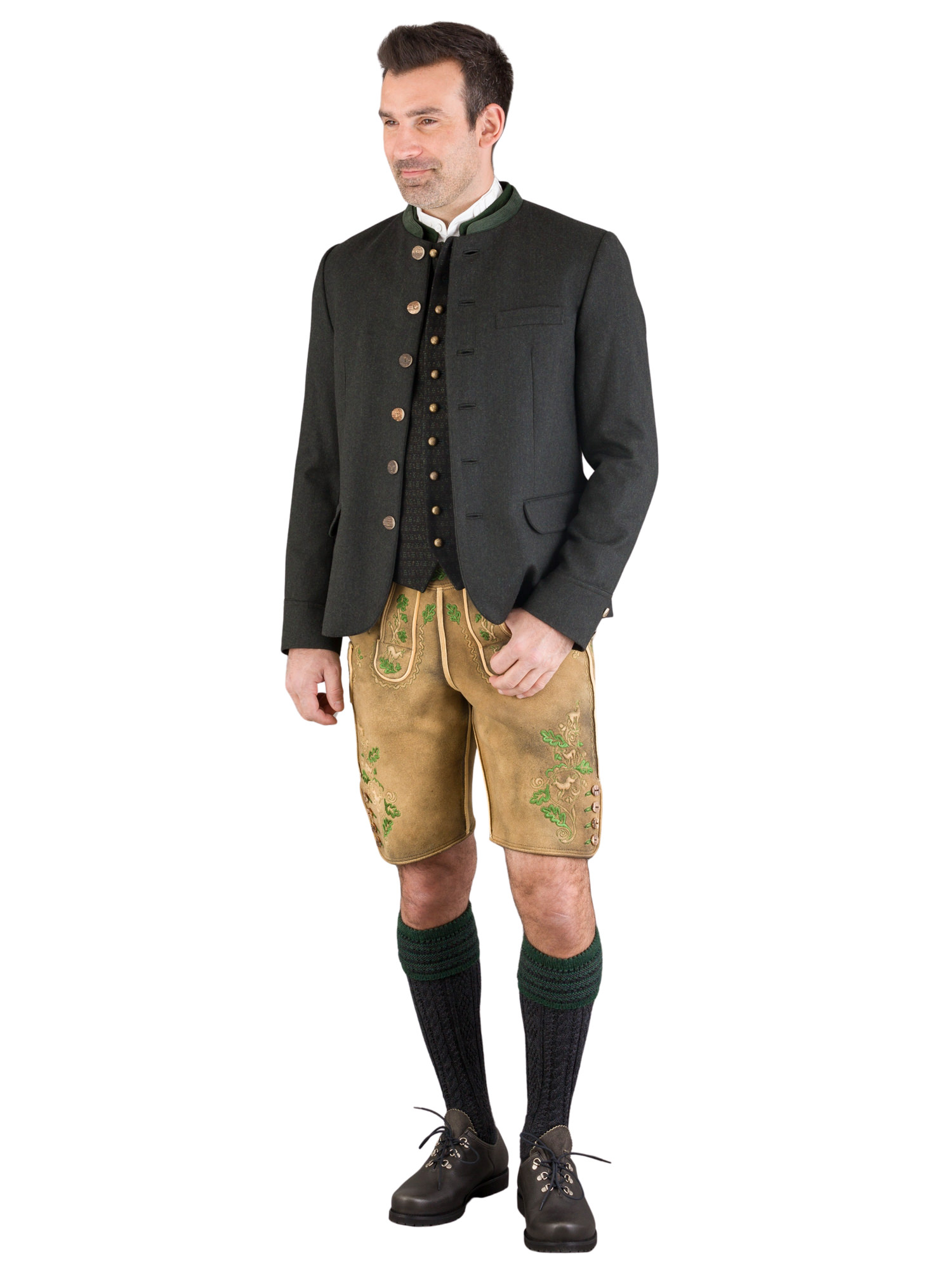 Schwarze Haferlschuhe passend zur Trachtenjacke